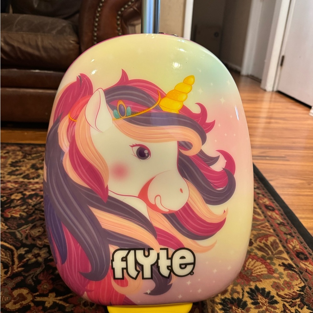 Flyet scooter suitcase